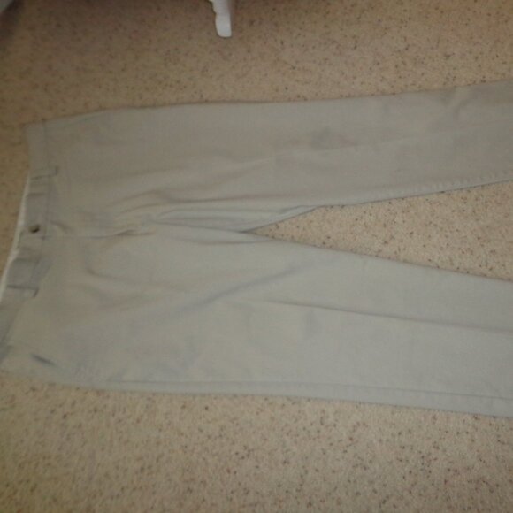 Men's Dockers Classic Fit Pants Khaki Tan W36 L32 Zip/Button Closure Pockets - Picture 1 of 11